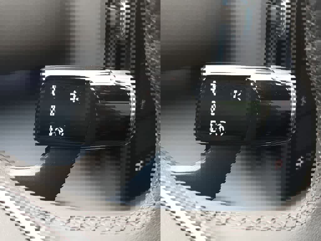 Certified 2025 Volvo EX30 Plus w/ Protection Package Premier image 29