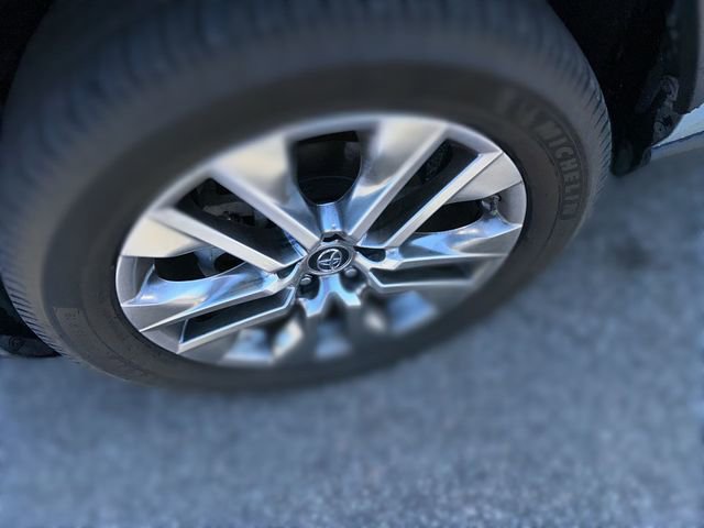 Used 2019 Toyota RAV4 XLE Premium FWD image 14