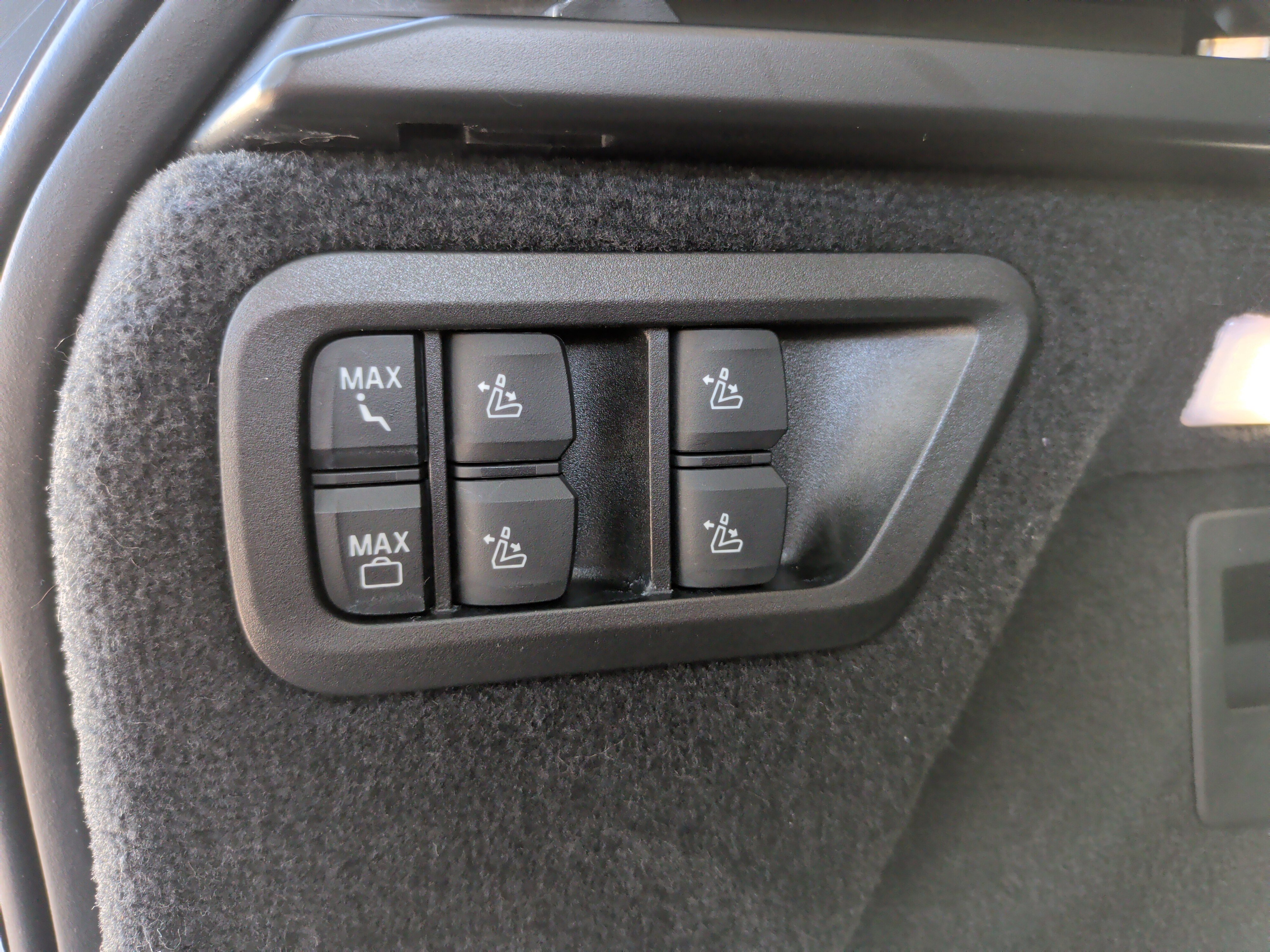 Certified 2025 BMW X7 xDrive40i w/ Premium Package image 42