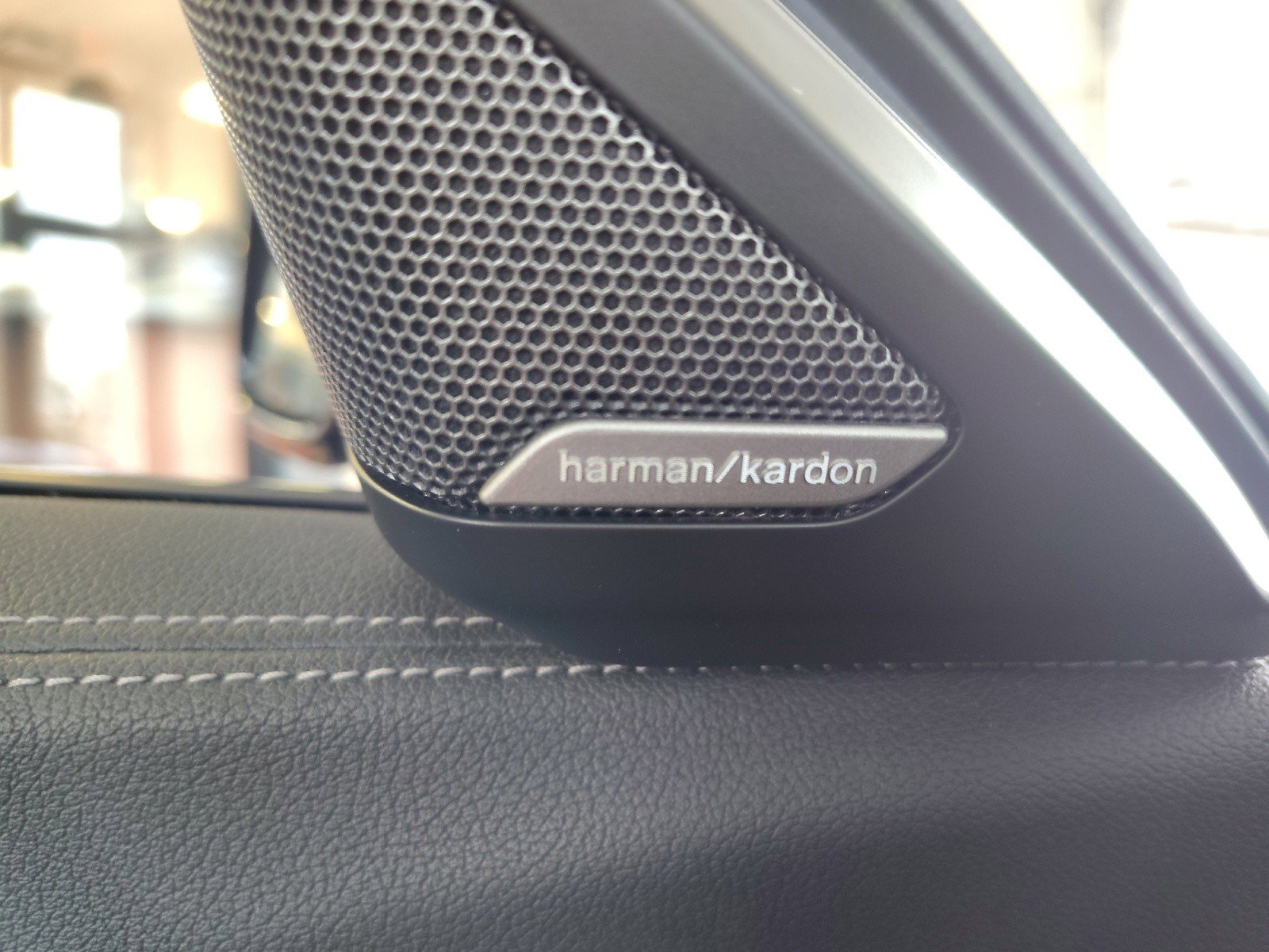 Used 2022 BMW Z4 M40i w/ Premium Package image 27