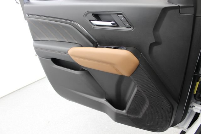 New 2025 GMC Canyon AT4 AWD/4WD image 16
