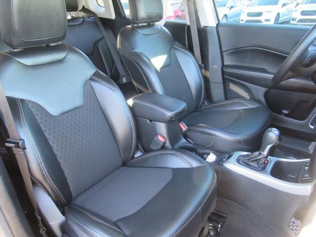 Used 2020 Jeep Compass Latitude image 9