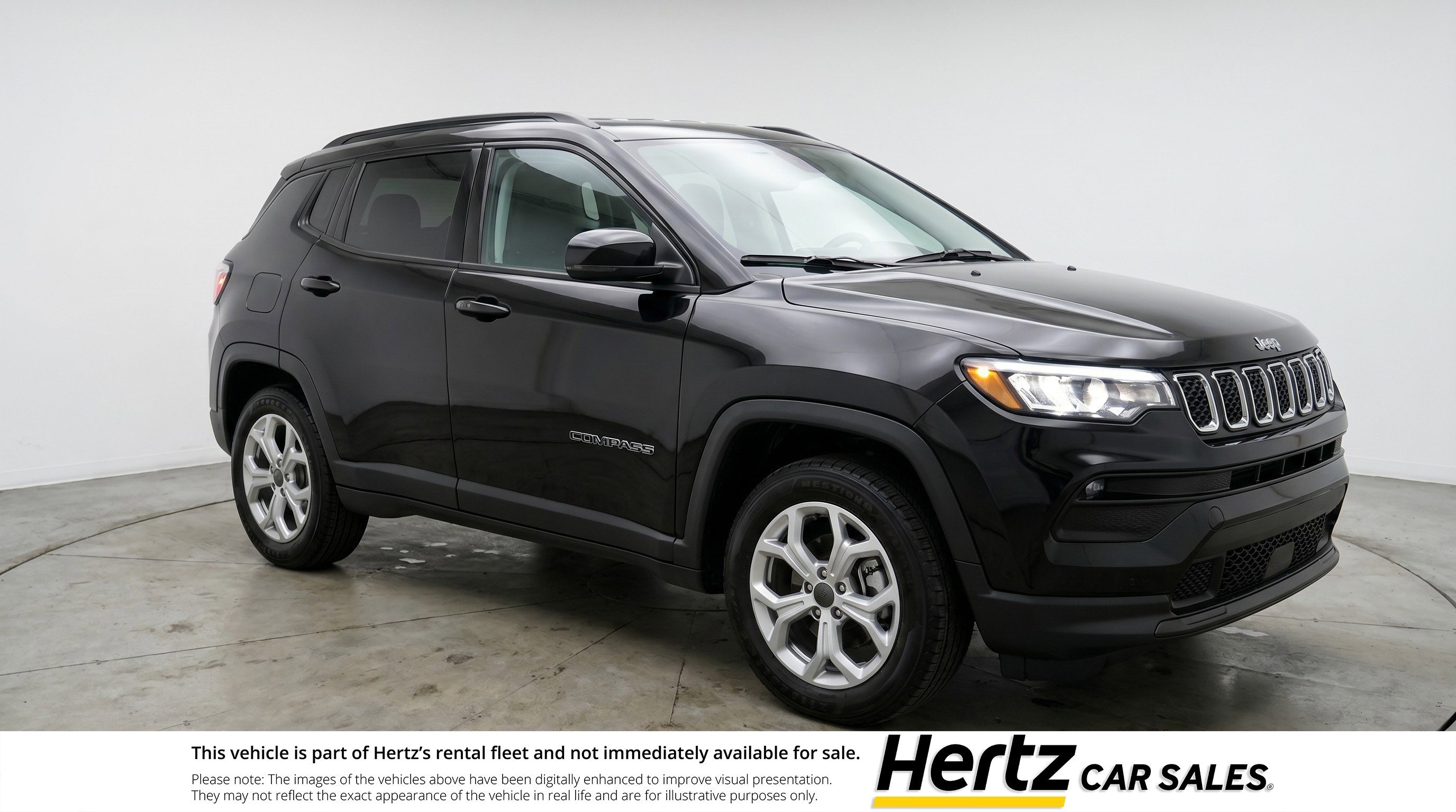 Used 2025 Jeep Compass Latitude AWD/4WD image 1