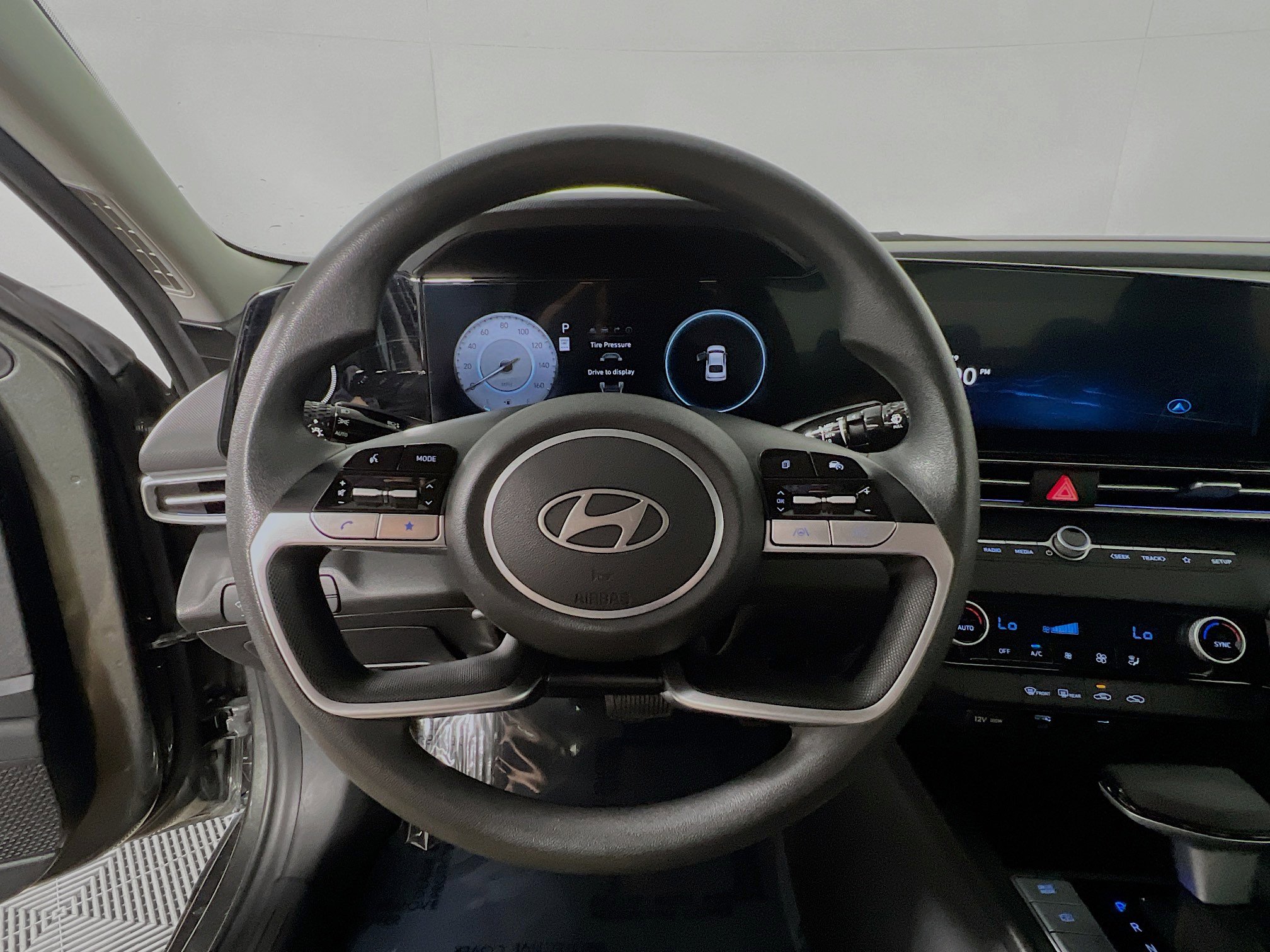 Used 2024 Hyundai Elantra SEL image 18