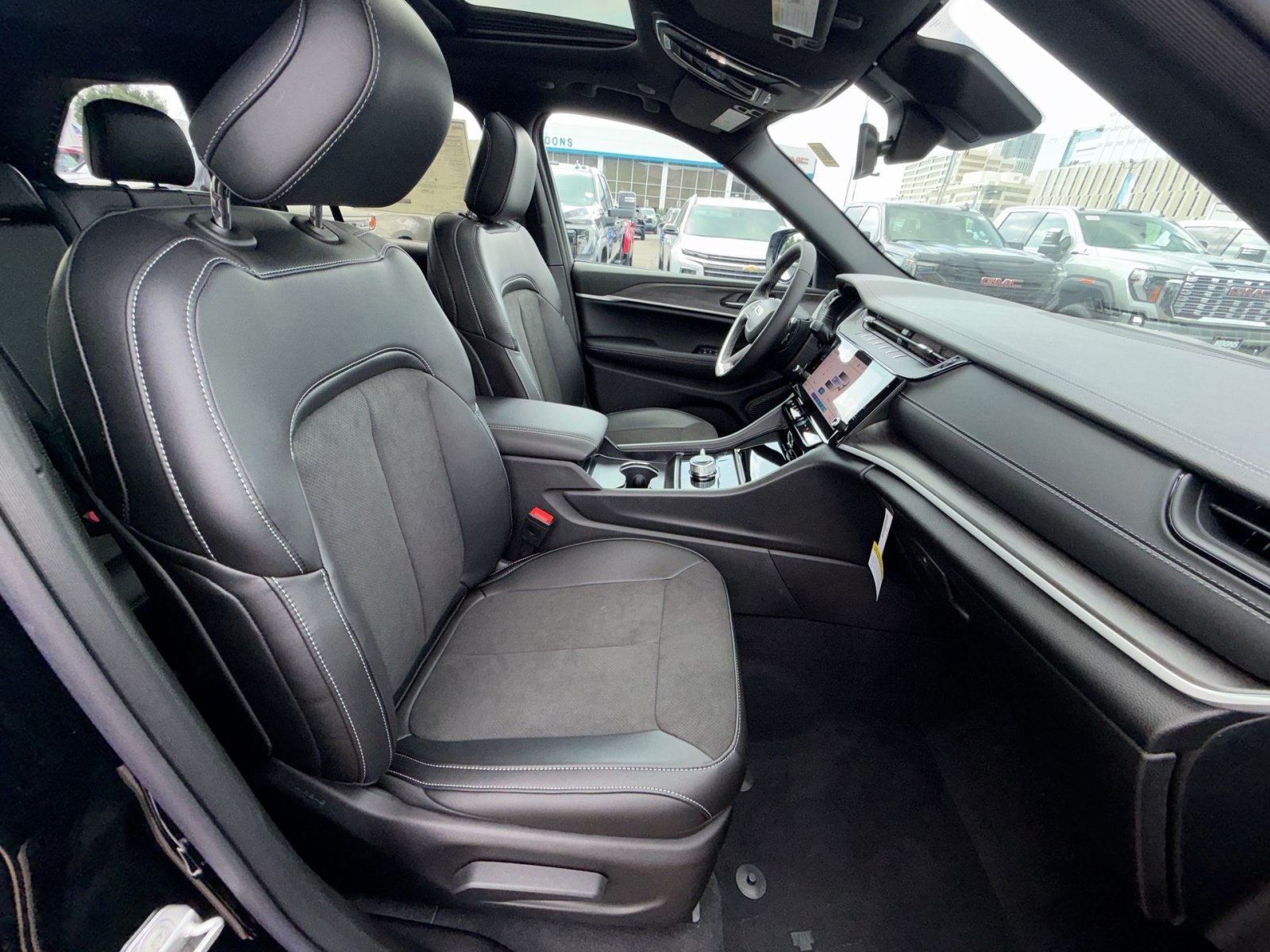 New 2026 Jeep Grand Cherokee Altitude AWD/4WD image 27