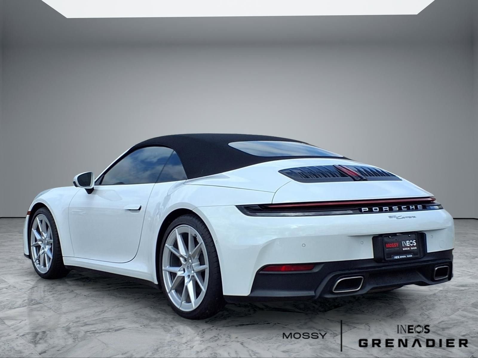 Used 2025 Porsche 911 Carrera RWD image 2