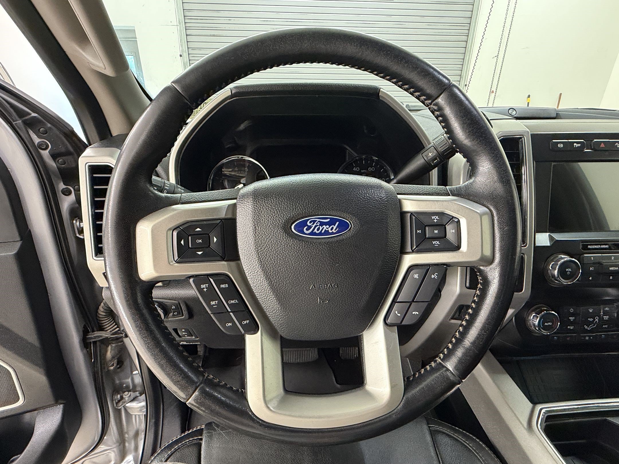 Used 2021 Ford F350 Lariat w/ Lariat Ultimate Package AWD/4WD image 11