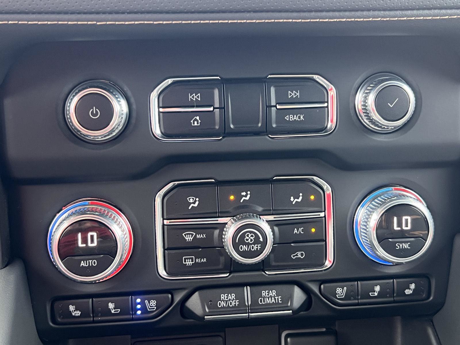 Used 2021 GMC Yukon AT4 w/ AT4 Premium Plus Package AWD/4WD image 31