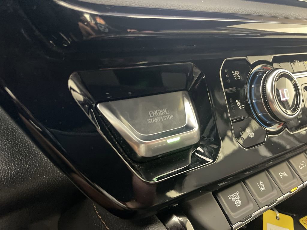 Used 2025 GMC Sierra 2500 AT4 w/ AT4 Premium Plus Package image 17