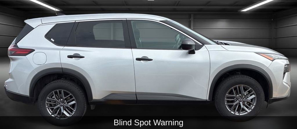 Used 2024 Nissan Rogue S image 7
