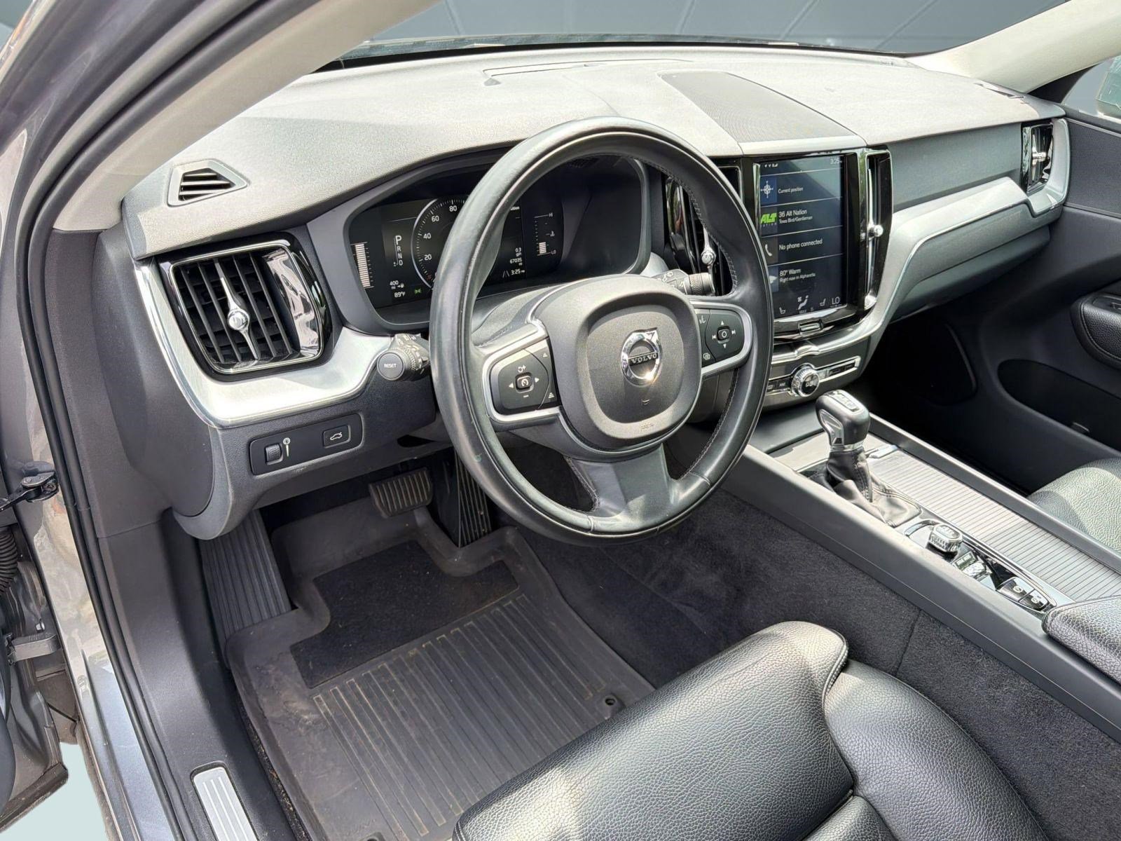 Used 2019 Volvo XC60 T5 Momentum w/ Premium Package FWD image 4