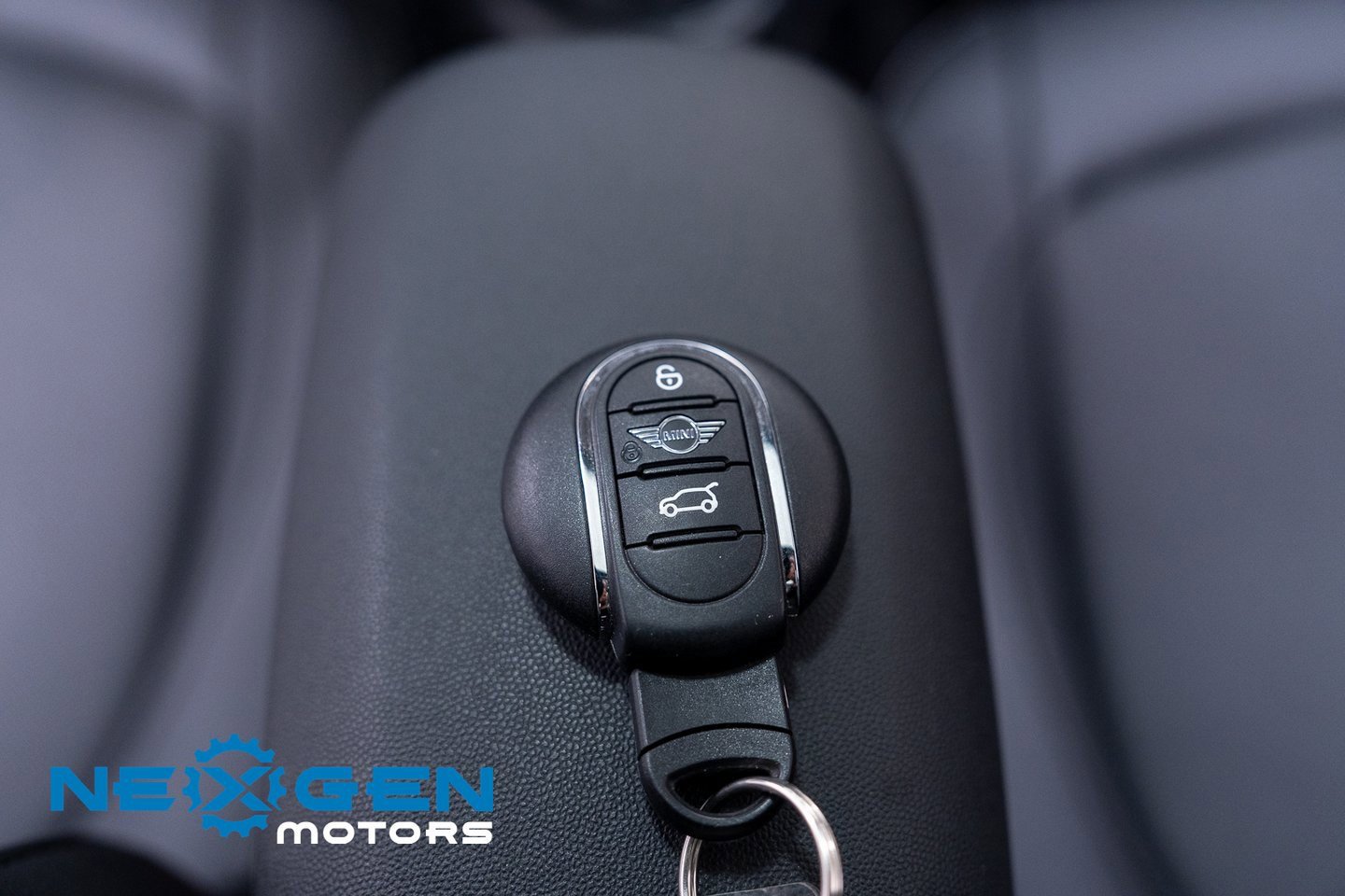 Used 2023 MINI Cooper 2-Door Hardtop image 29