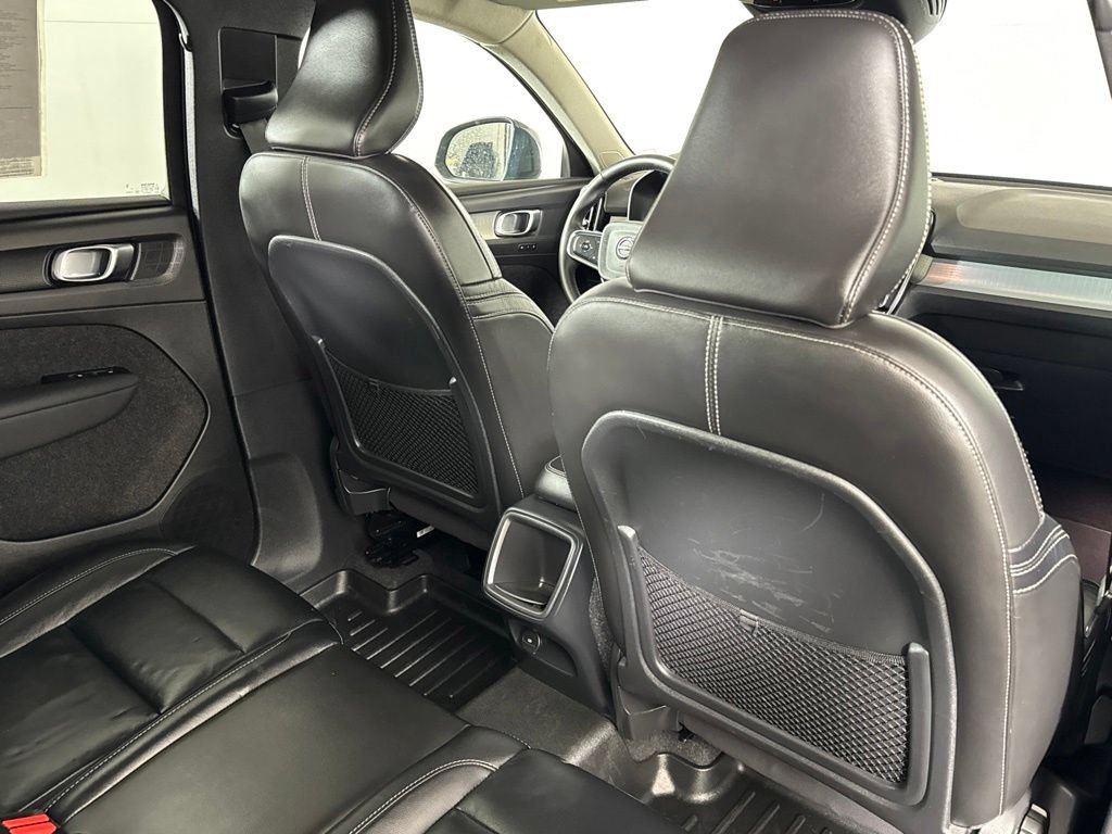 Used 2022 Volvo XC40 T5 Momentum AWD/4WD image 34