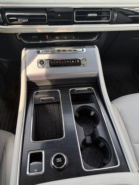 Used 2025 Lincoln Aviator 2WD image 39