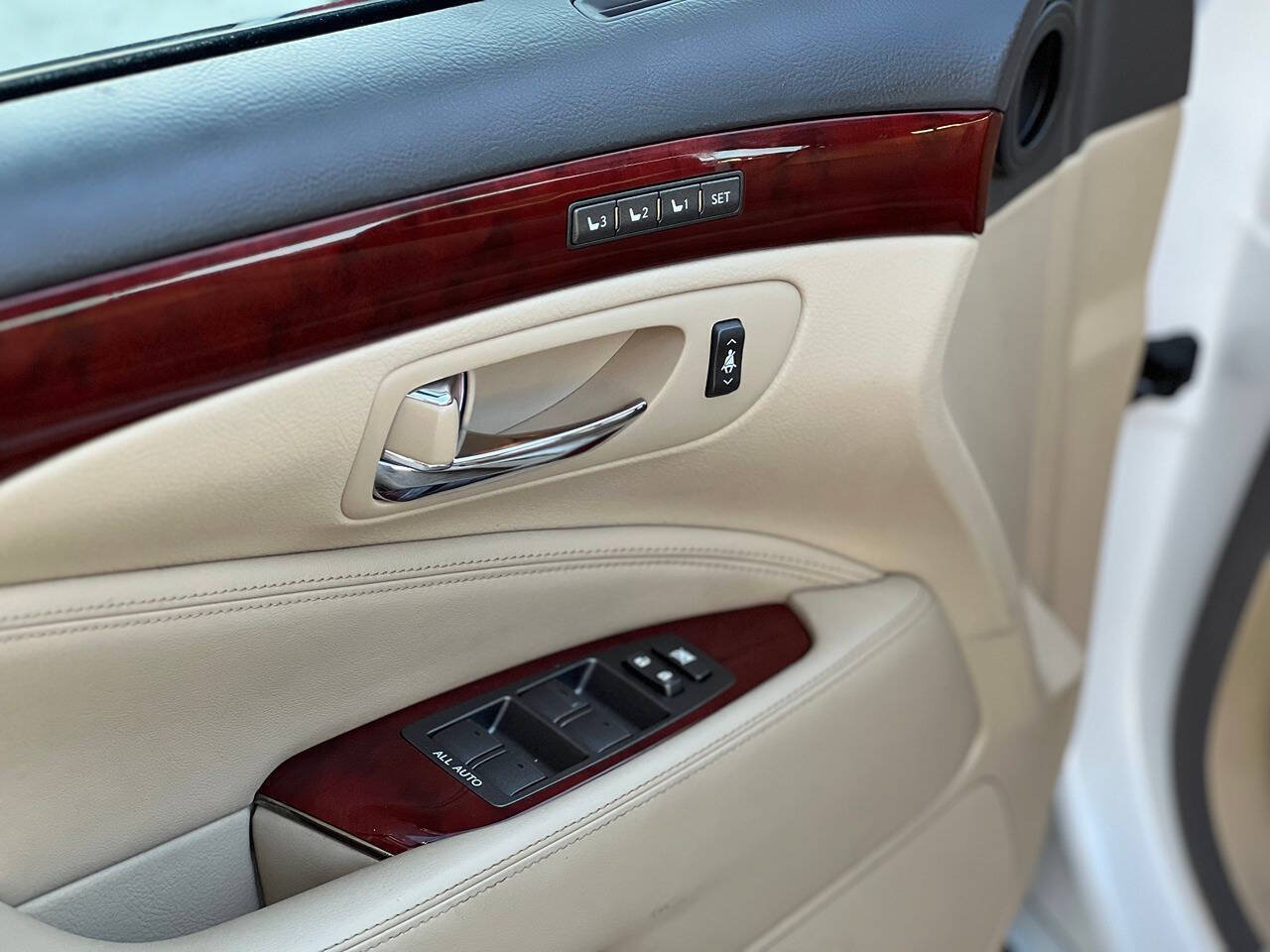 Used 2007 Lexus LS 460 L RWD image 73