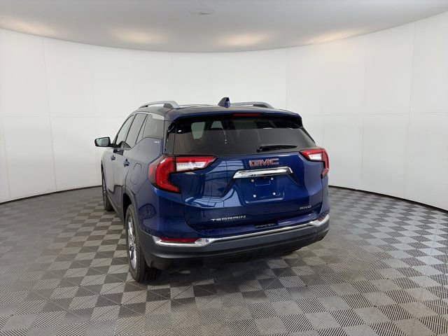 Used 2023 GMC Terrain SLT AWD/4WD image 3