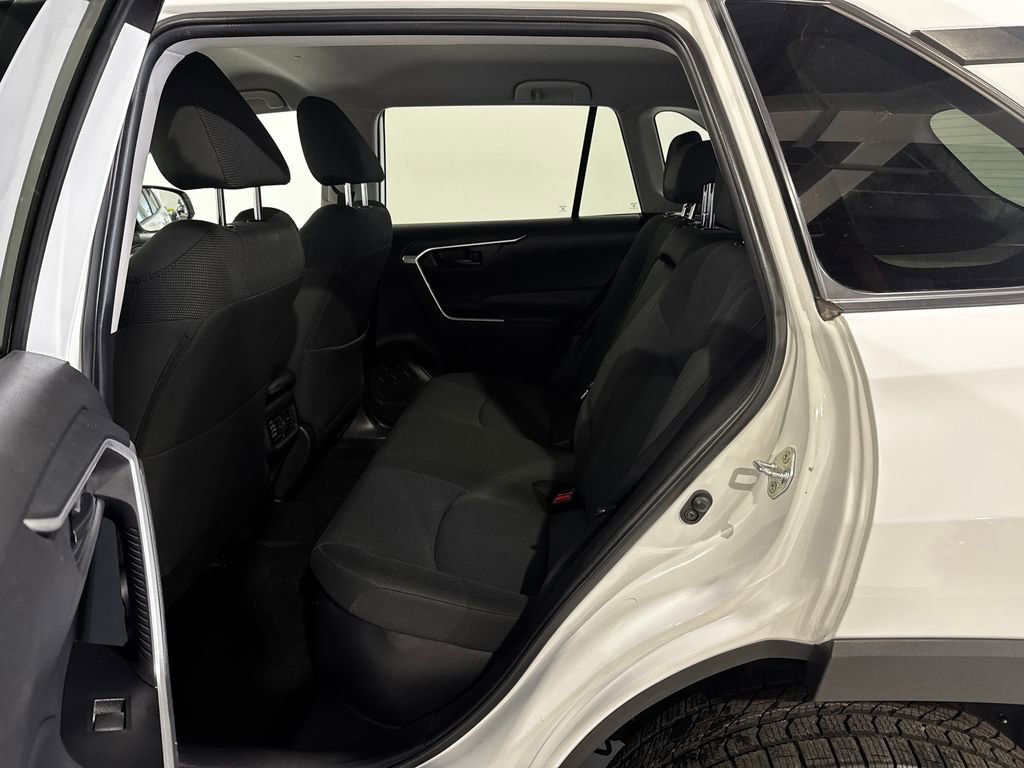 Used 2021 Toyota RAV4 LE AWD/4WD image 20