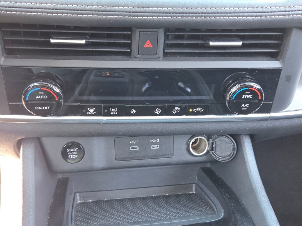 Used 2025 Nissan Rogue SV image 18