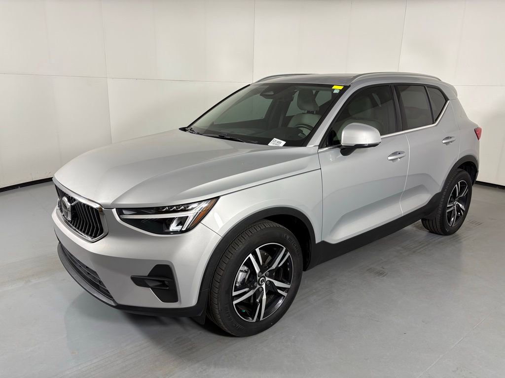 Used 2023 Volvo XC40 B5 Plus w/ Protection Package AWD/4WD image 4