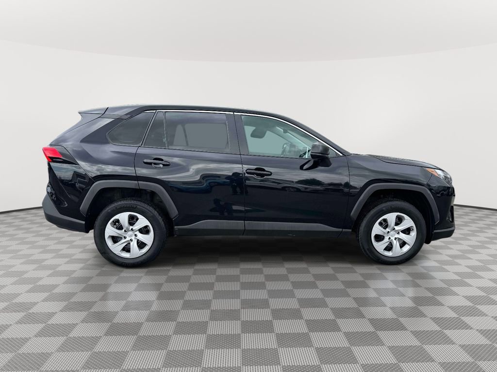 Used 2024 Toyota RAV4 LE AWD/4WD image 8