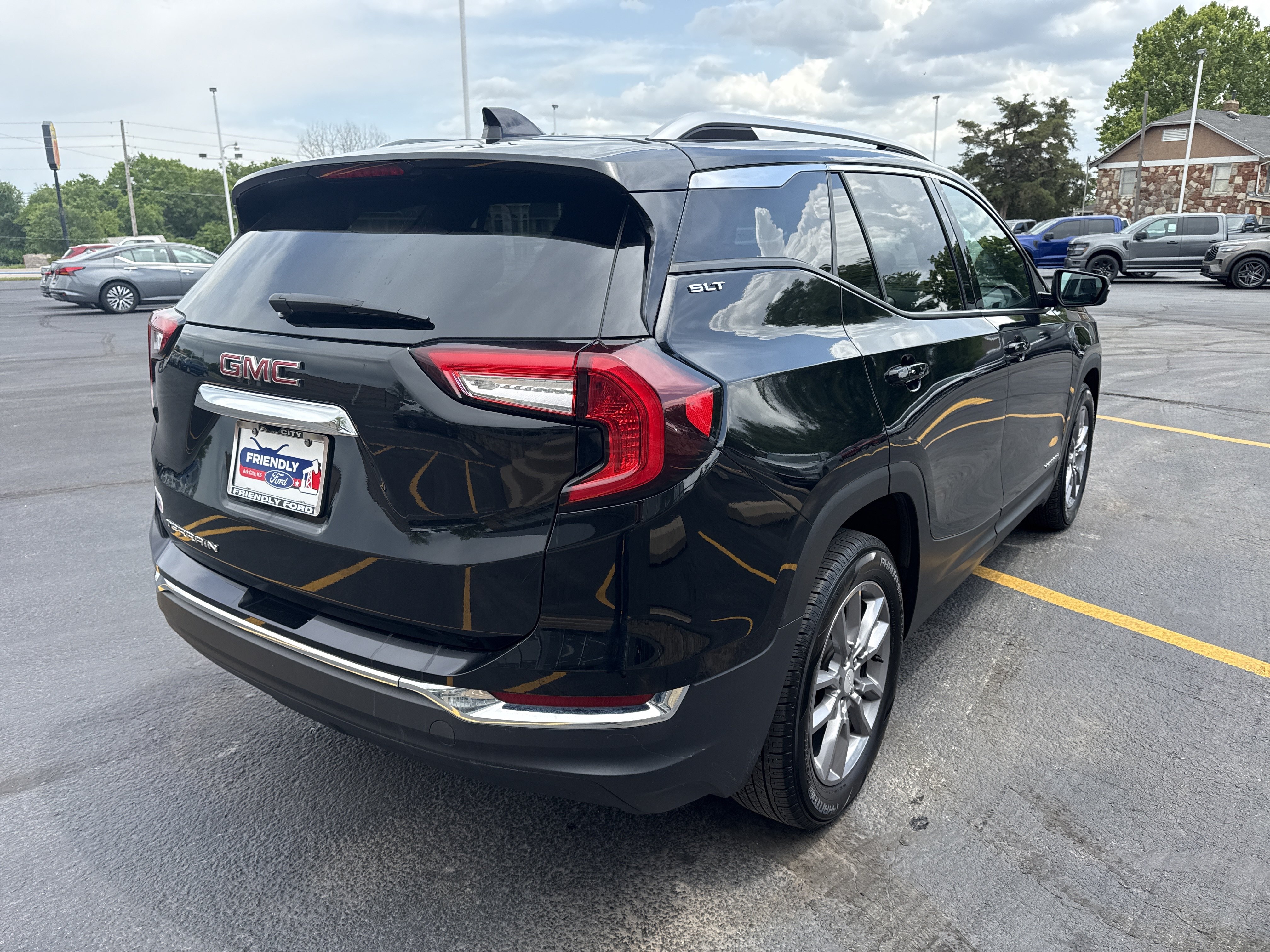 Used 2024 GMC Terrain SLT FWD image 8