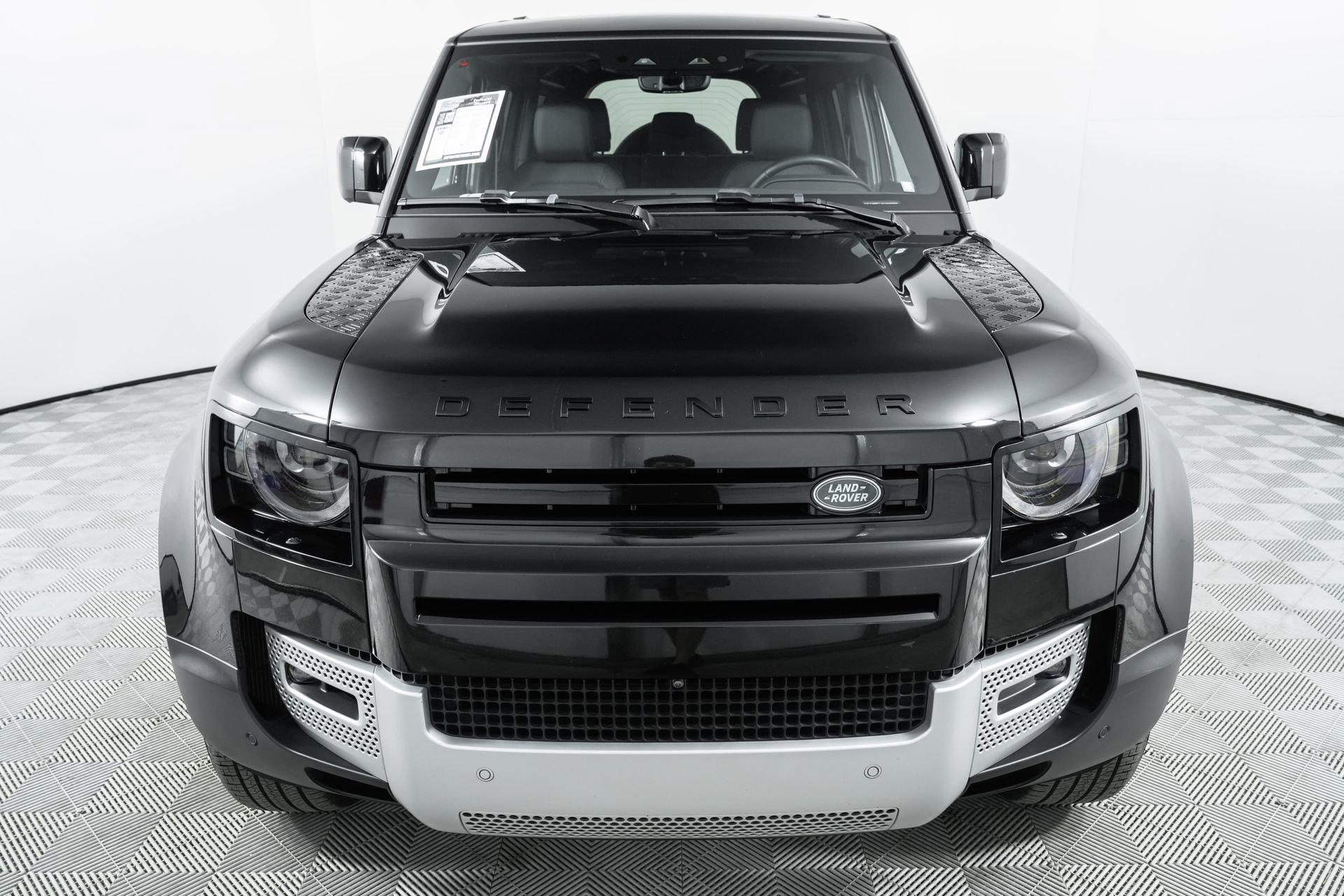 Used 2025 Land Rover Defender 110 S image 65