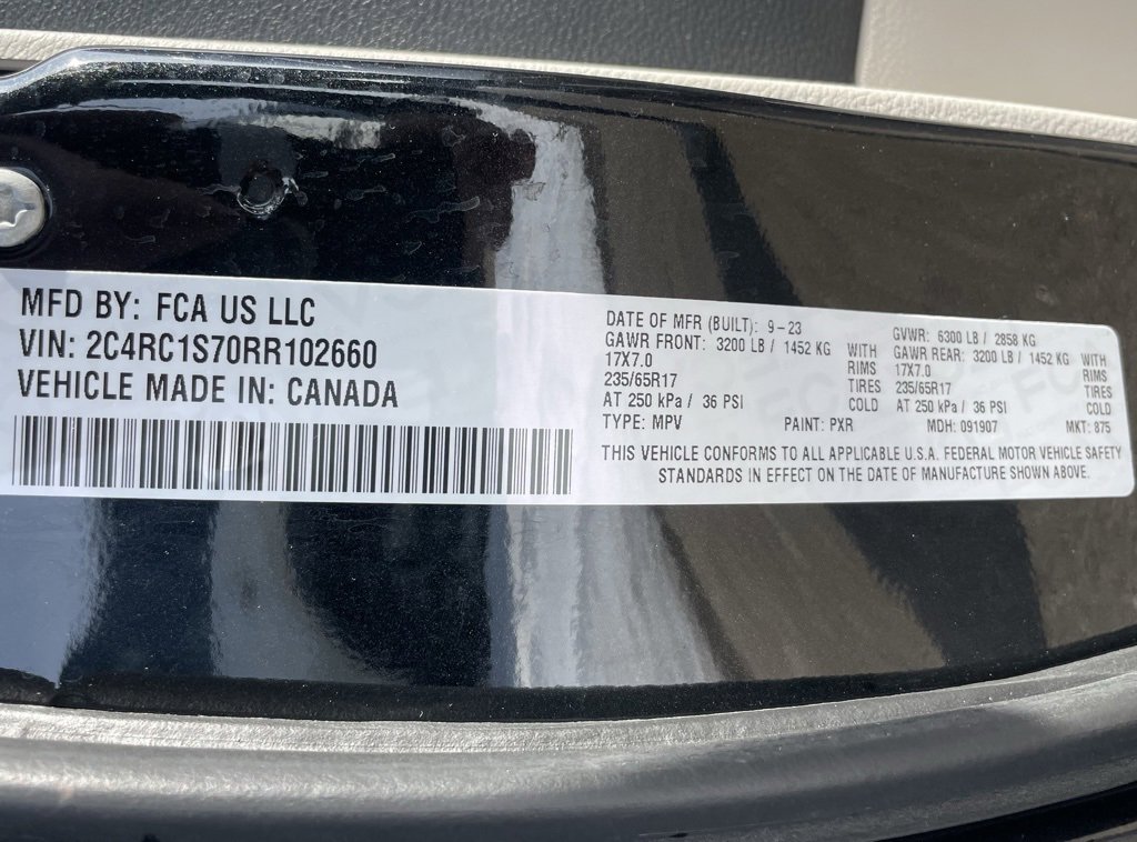 Used 2024 Chrysler Pacifica Select image 45