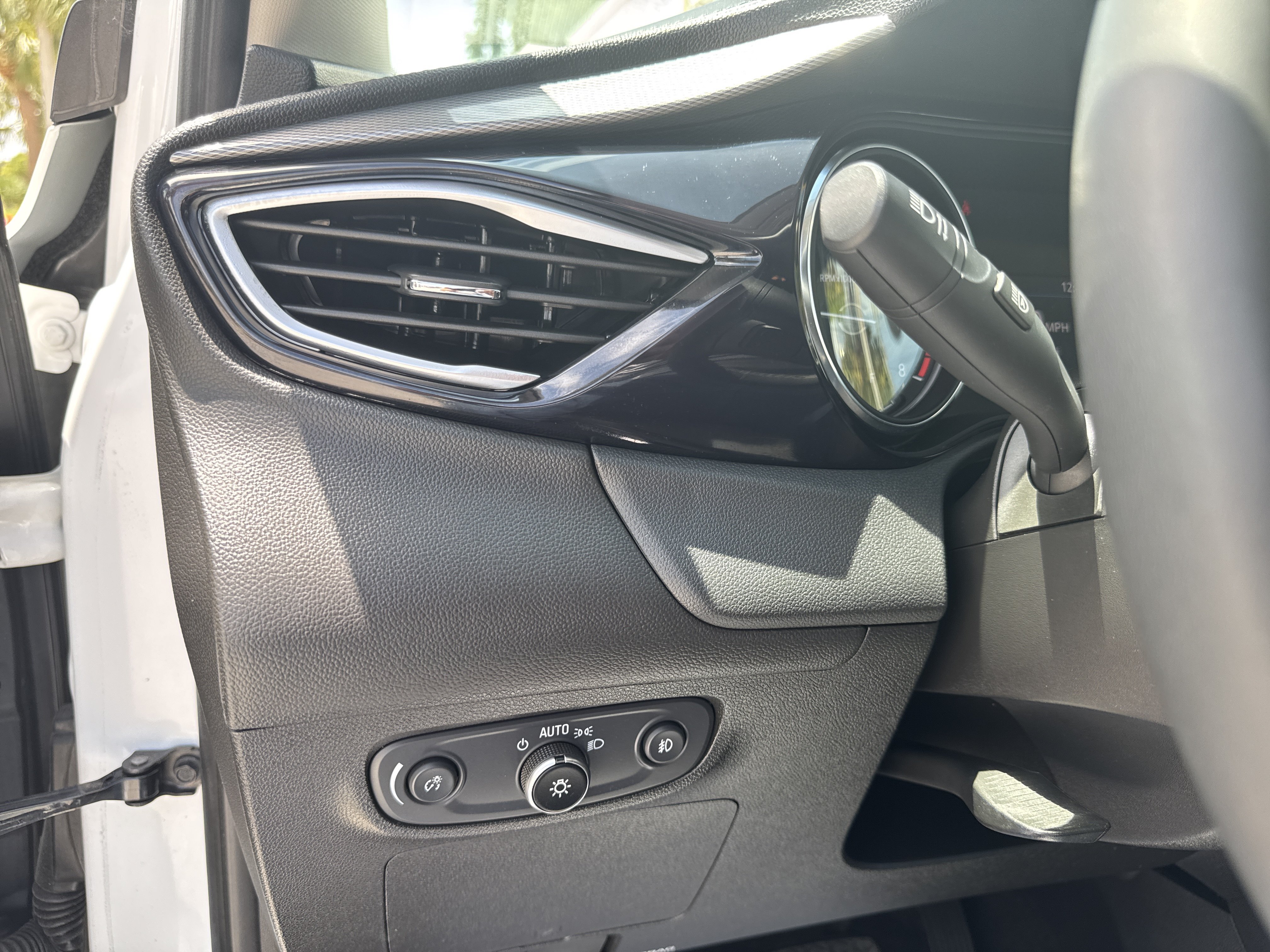 Certified 2022 Buick Encore GX Preferred w/ Cold Weather Comfort Package FWD image 28