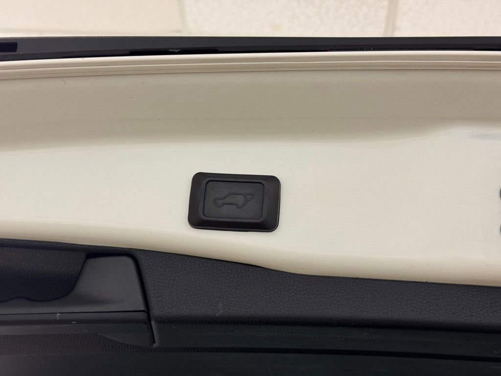 Used 2020 Toyota RAV4 XLE w/ Convenience Package image 23