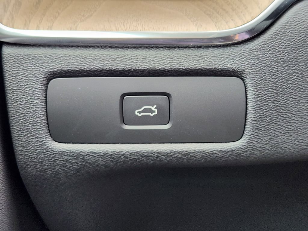 New 2026 Volvo XC60 B5 Core image 11