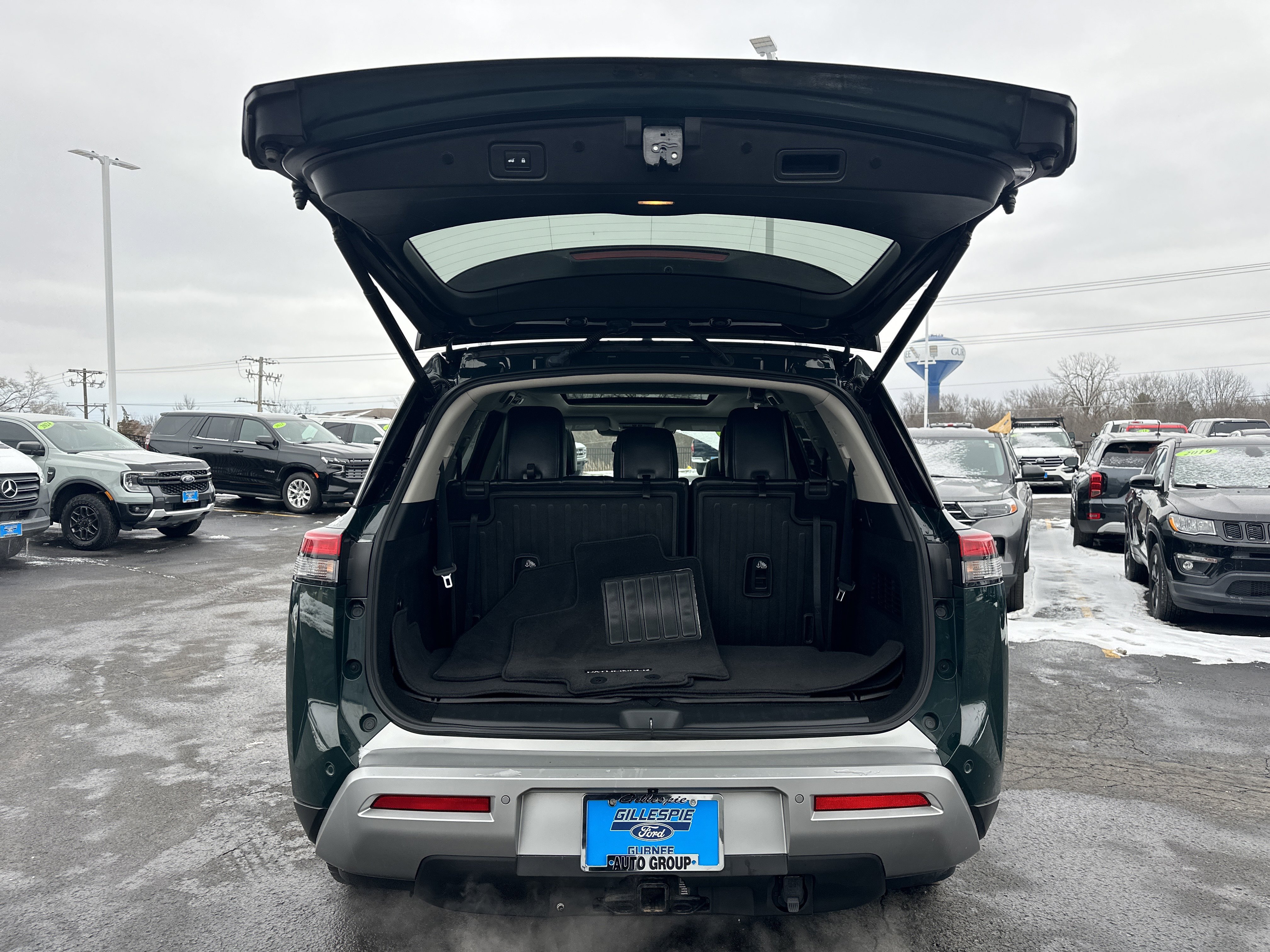 Used 2022 Nissan Pathfinder Platinum w/ Cargo Package image 5