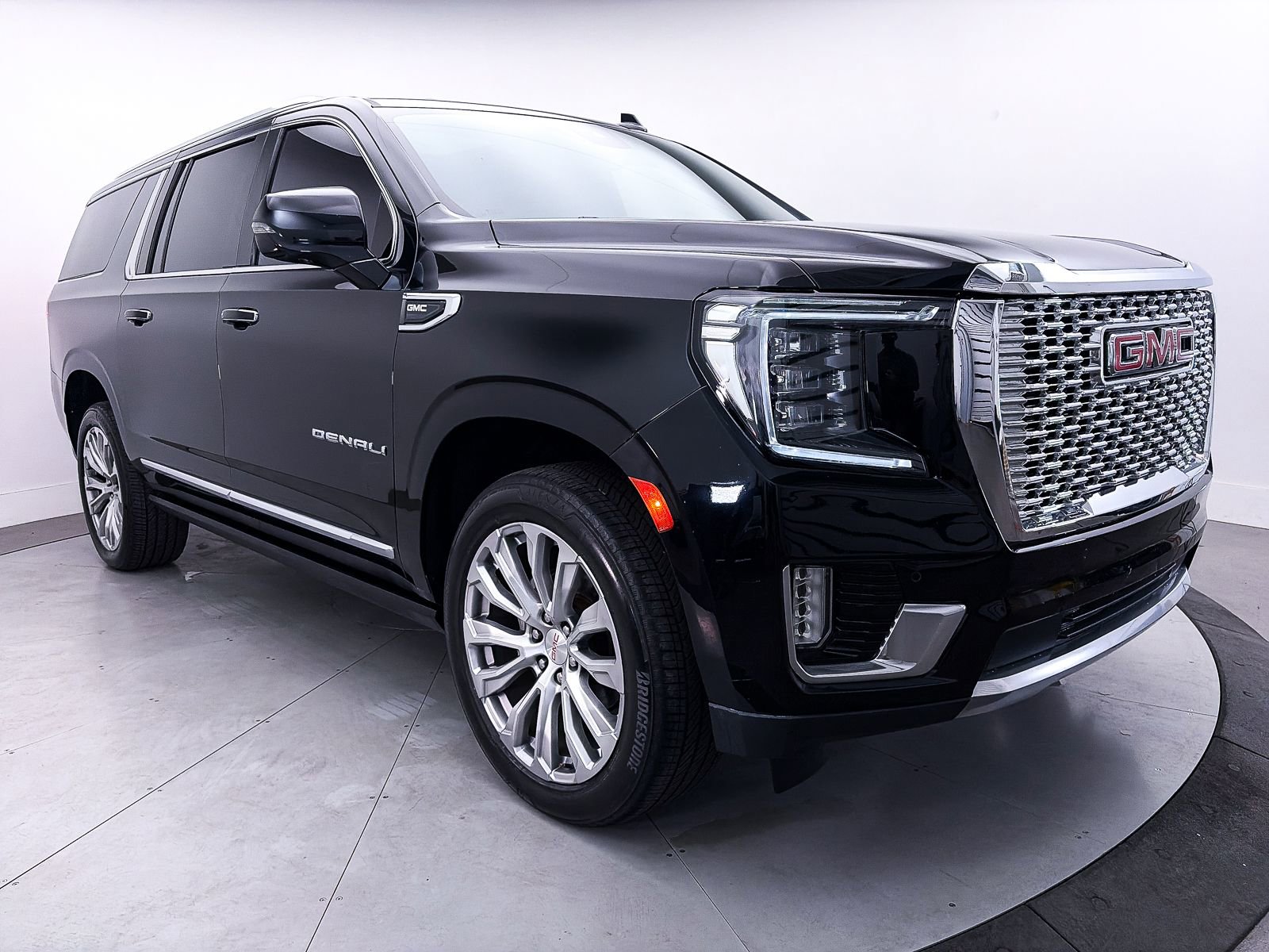 Used 2023 GMC Yukon XL Denali AWD/4WD image 12