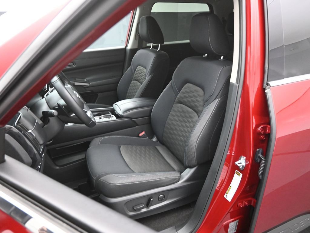 Used 2023 Nissan Pathfinder SV w/ SV Premium Package image 9