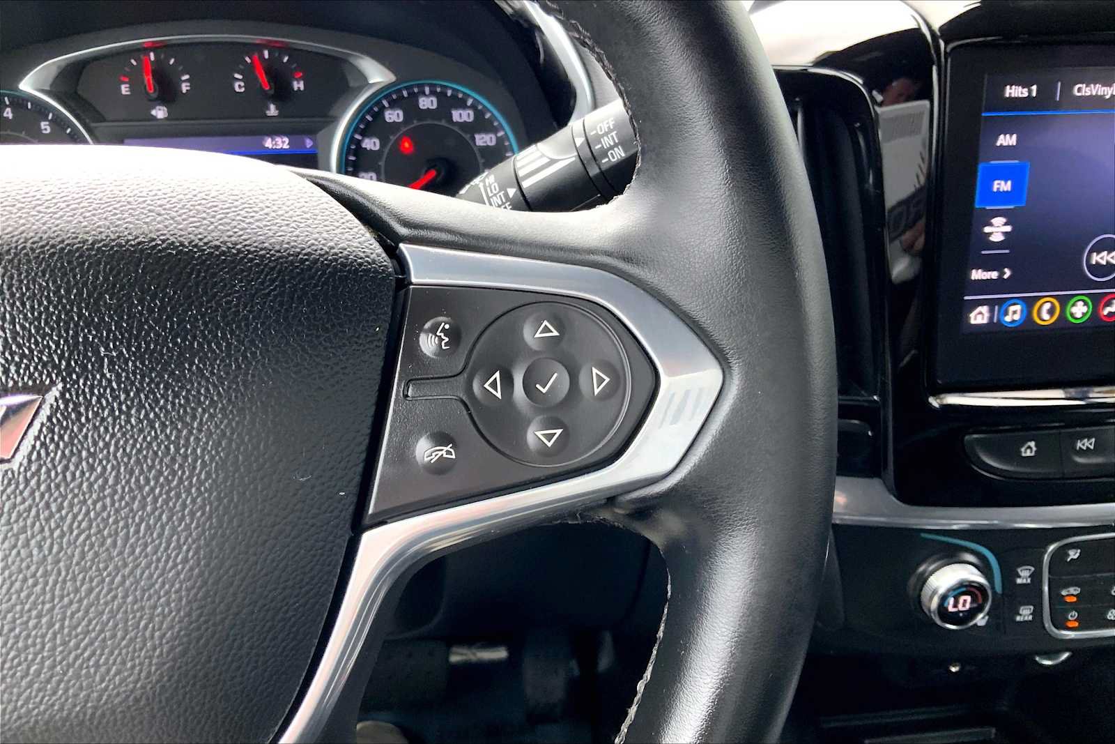 Used 2023 Chevrolet Traverse LT AWD/4WD image 24