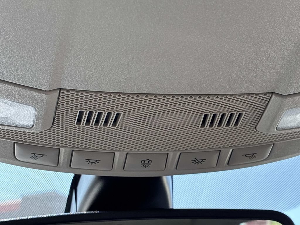Used 2020 Ford Fusion SE FWD image 46