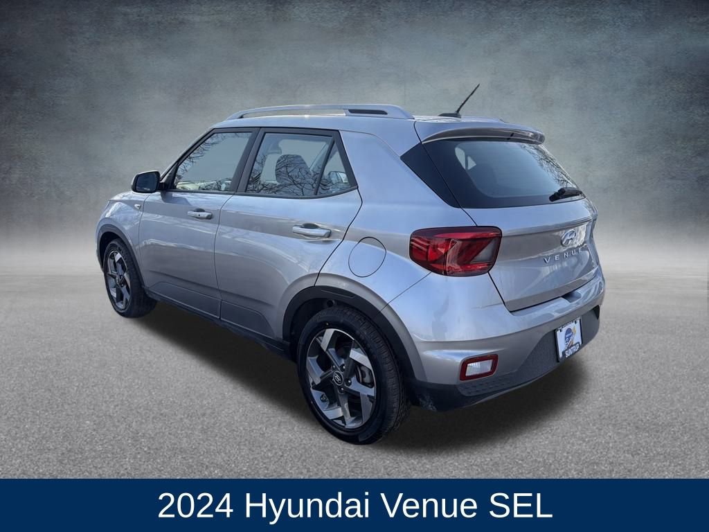 Used 2024 Hyundai Venue SEL video 3