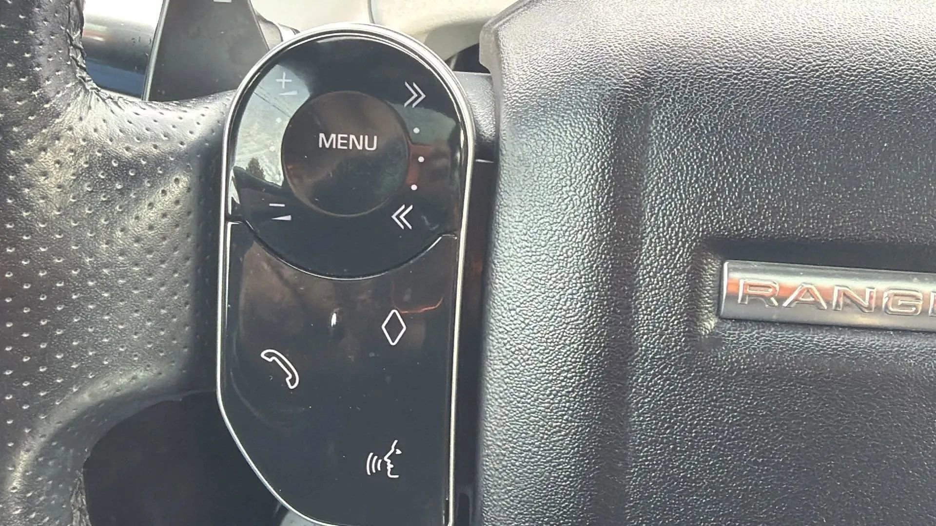 Used 2020 Land Rover Range Rover Evoque R-Dynamic S image 29