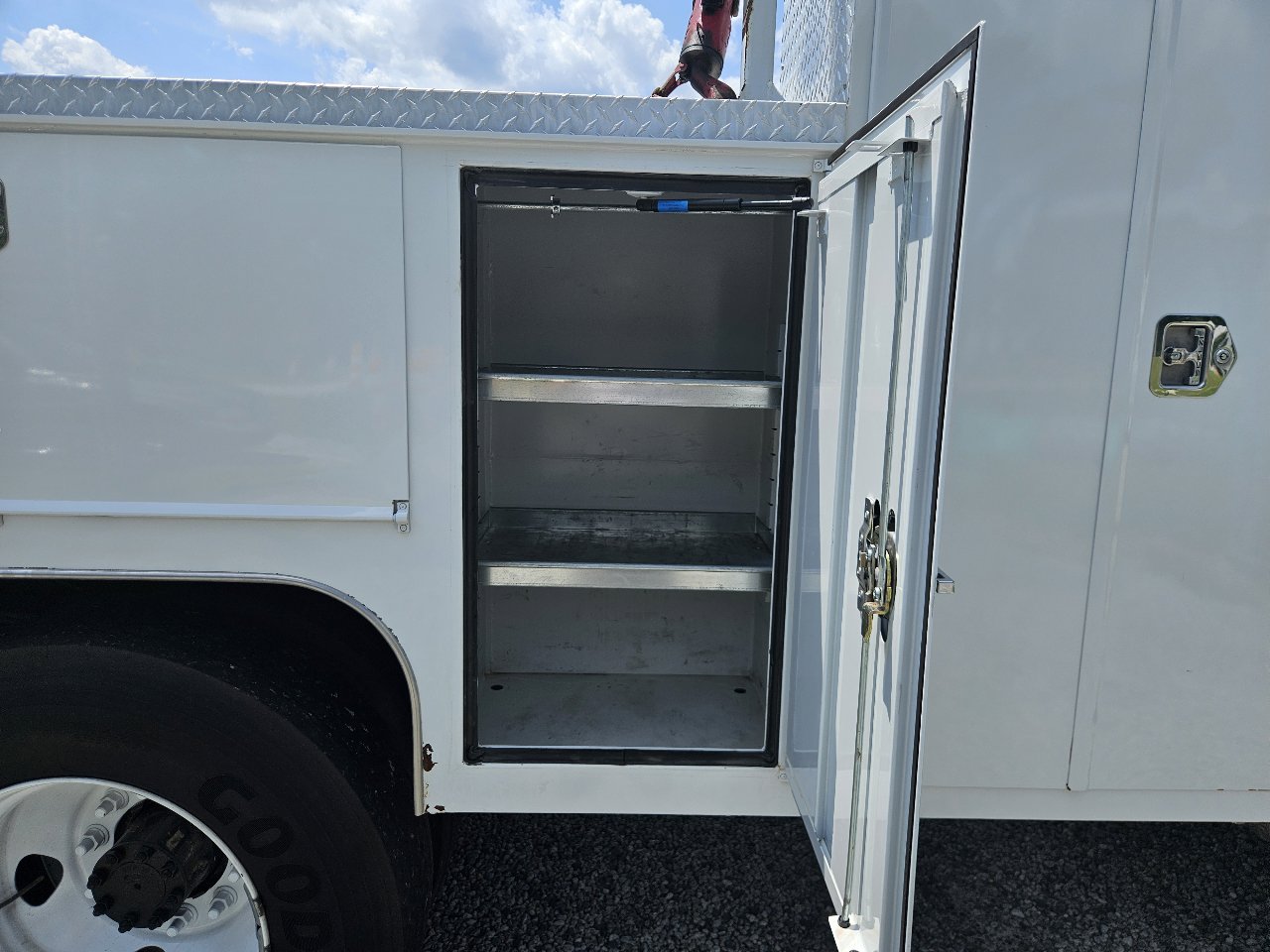 Used 2022 Ford F650 2WD Regular Cab Super Duty image 32