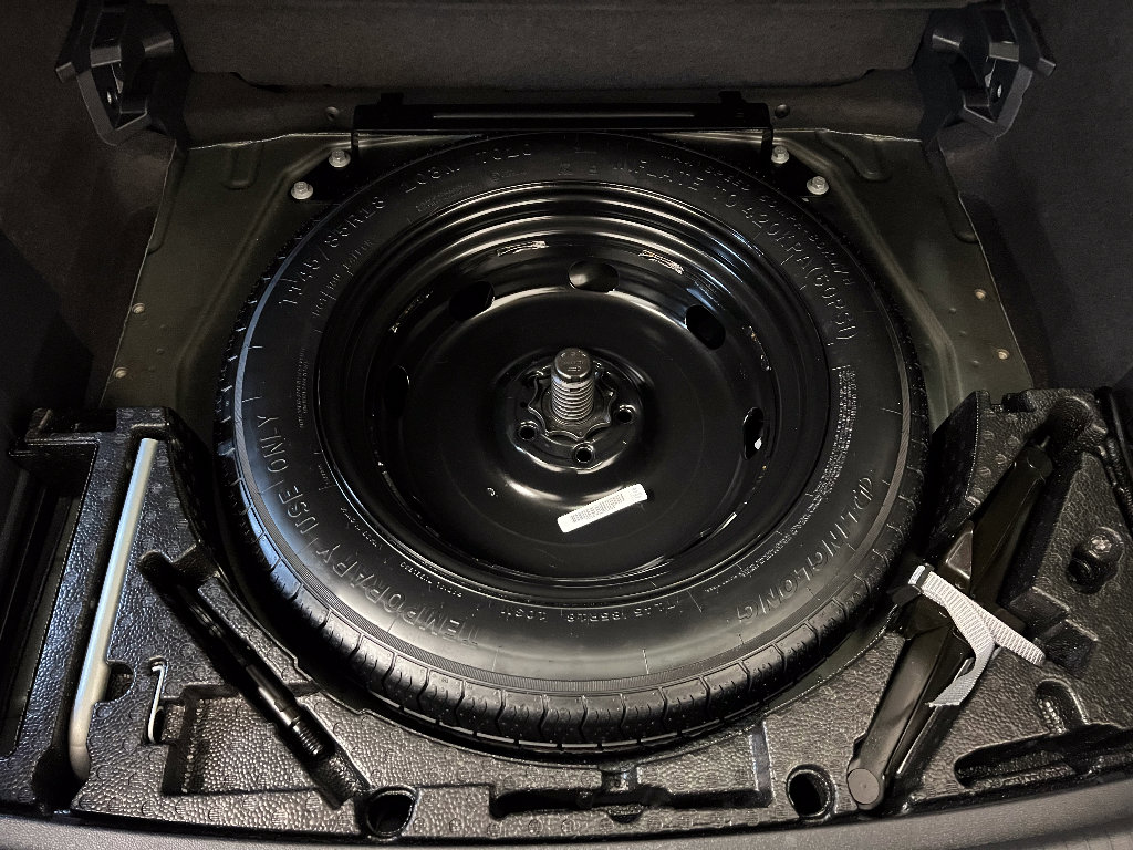 Used 2022 Volkswagen Tiguan SE w/ Panoramic Sunroof Package image 21