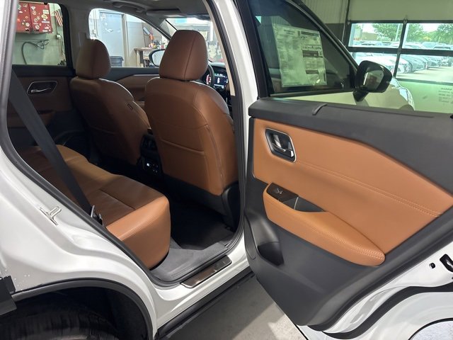 New 2026 Nissan Rogue Platinum image 15
