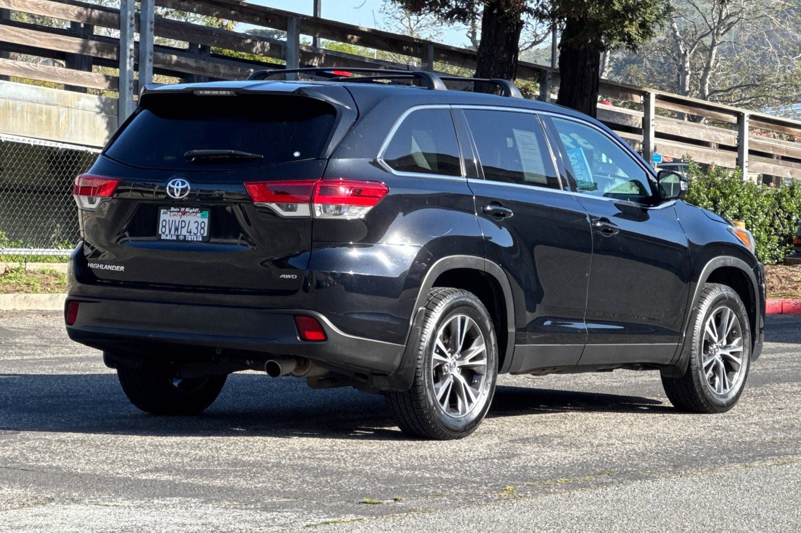 Used 2019 Toyota Highlander LE w/ Carpet Mat Package (TMS) image 4