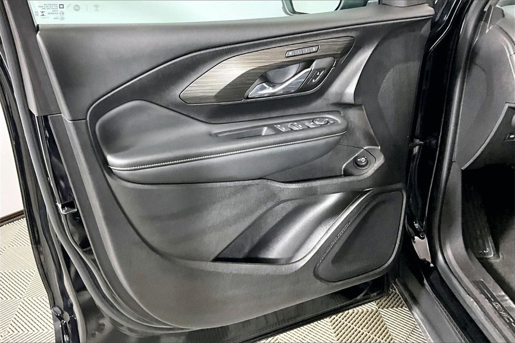 Used 2024 GMC Terrain SLT image 18