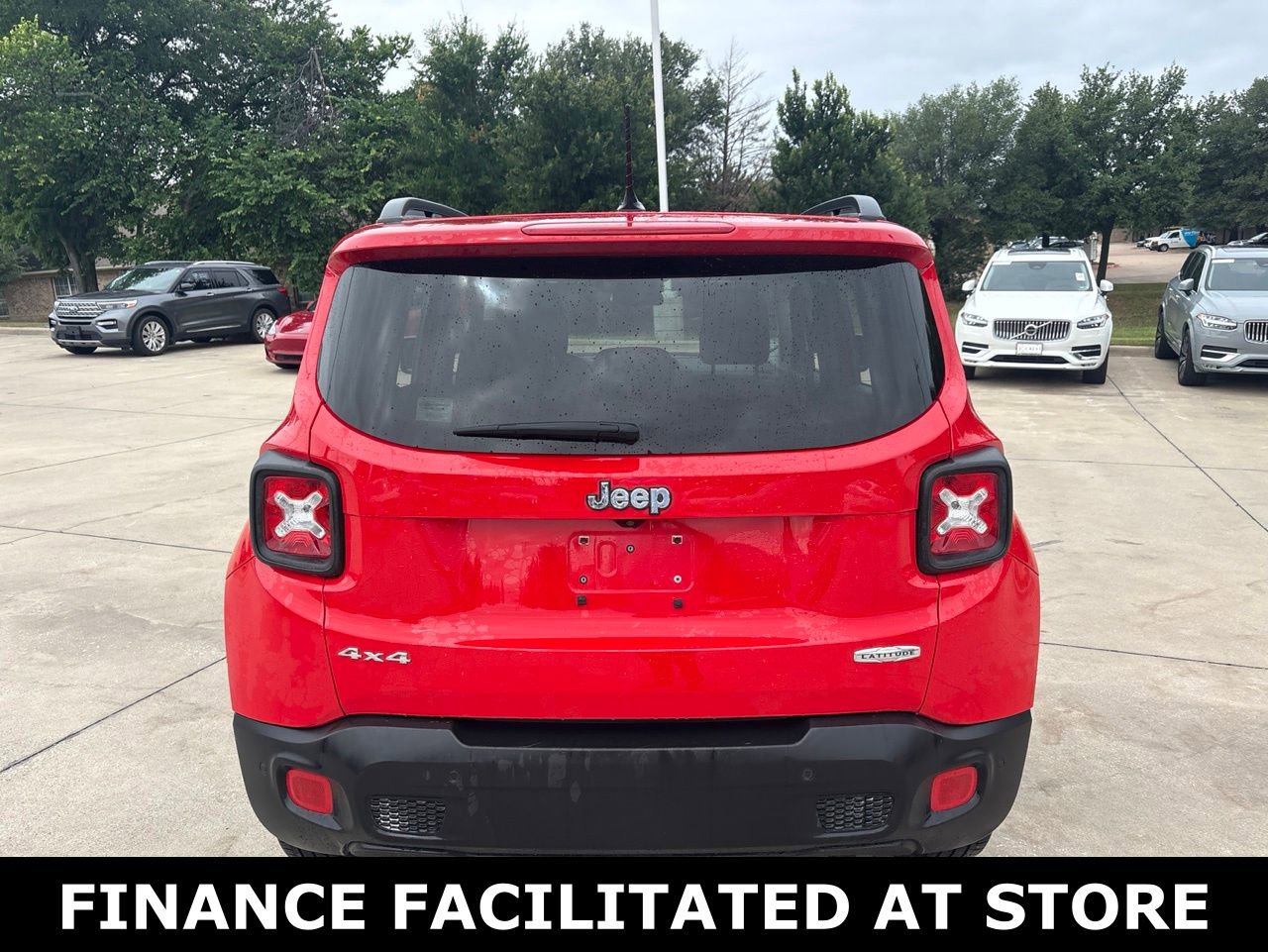 Used 2016 Jeep Renegade Latitude w/ Advanced Technology Group AWD/4WD image 6