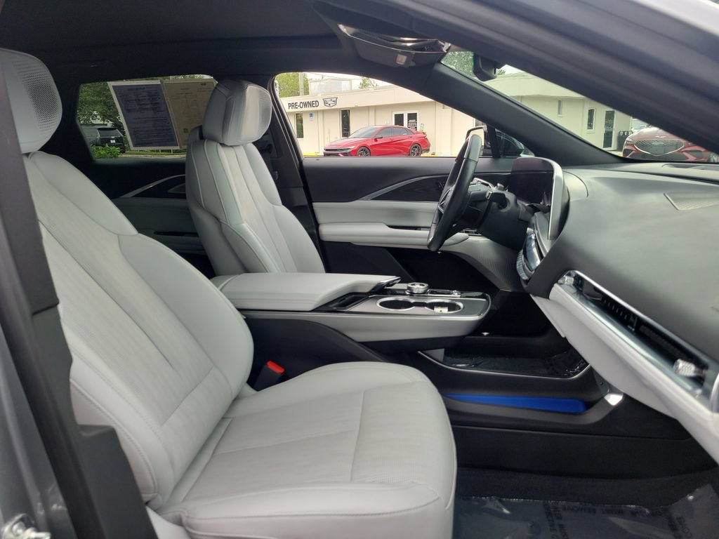Certified 2024 Cadillac Lyriq Luxury AWD/4WD image 24