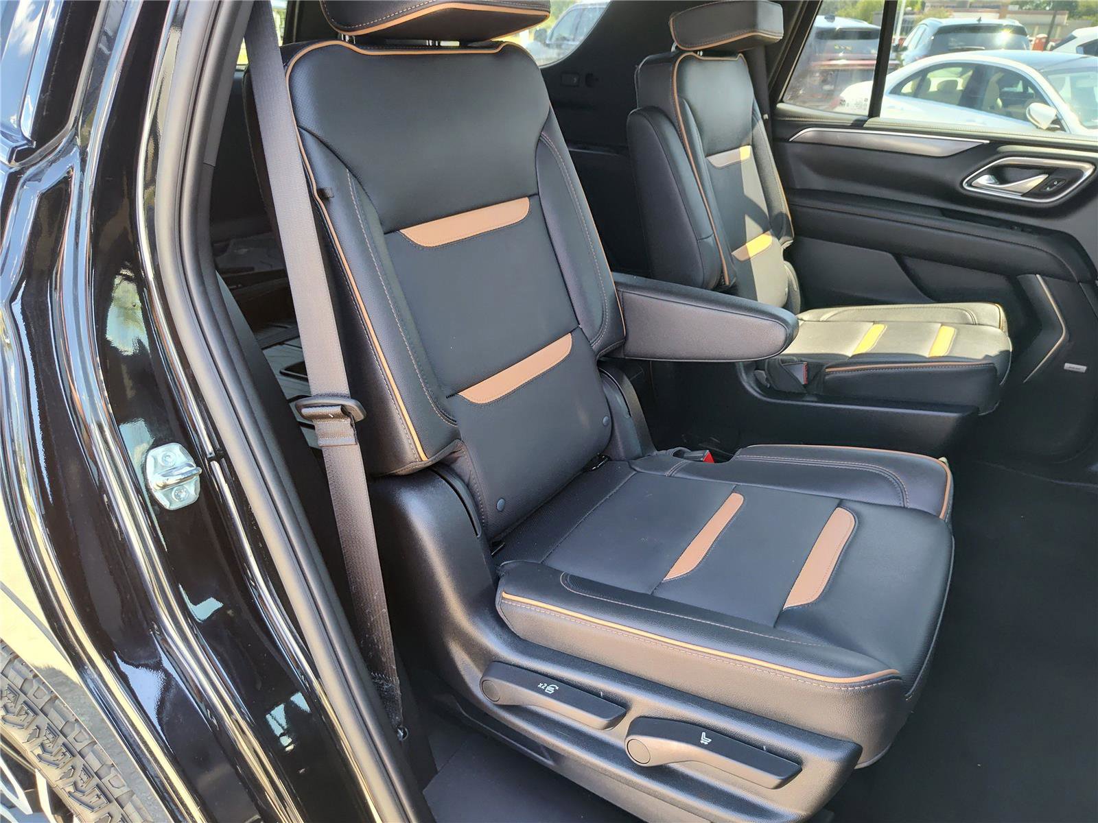 Used 2024 GMC Yukon AT4 w/ Technology Package image 27