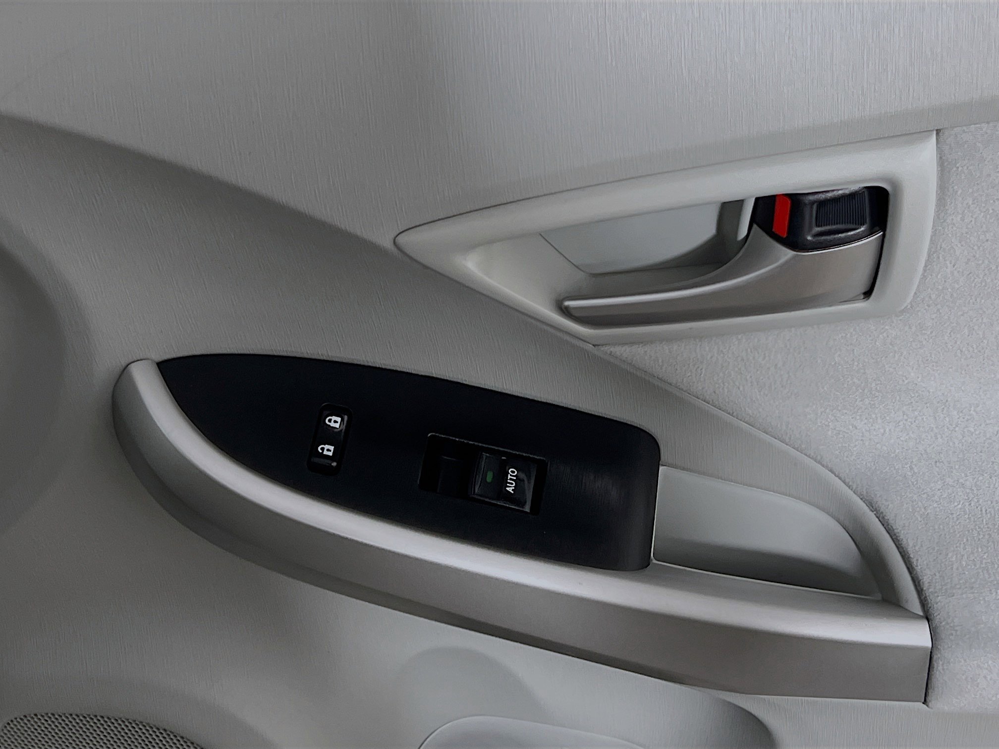 Used 2015 Toyota Prius Two image 31