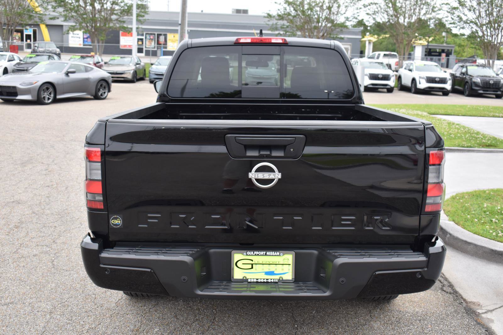 Used 2025 Nissan Frontier SV image 7