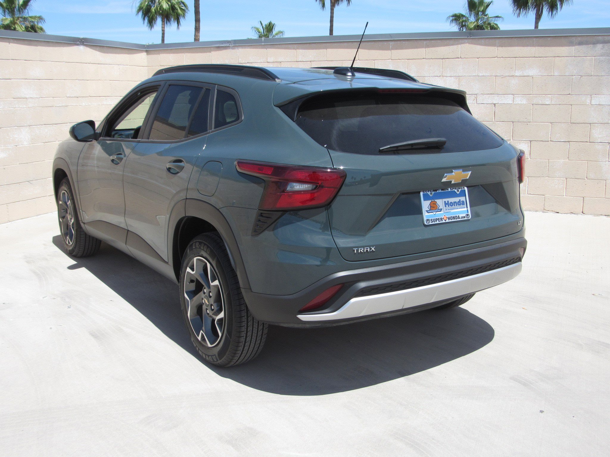 Used 2025 Chevrolet Trax LT w/ LT Convenience Package FWD image 6