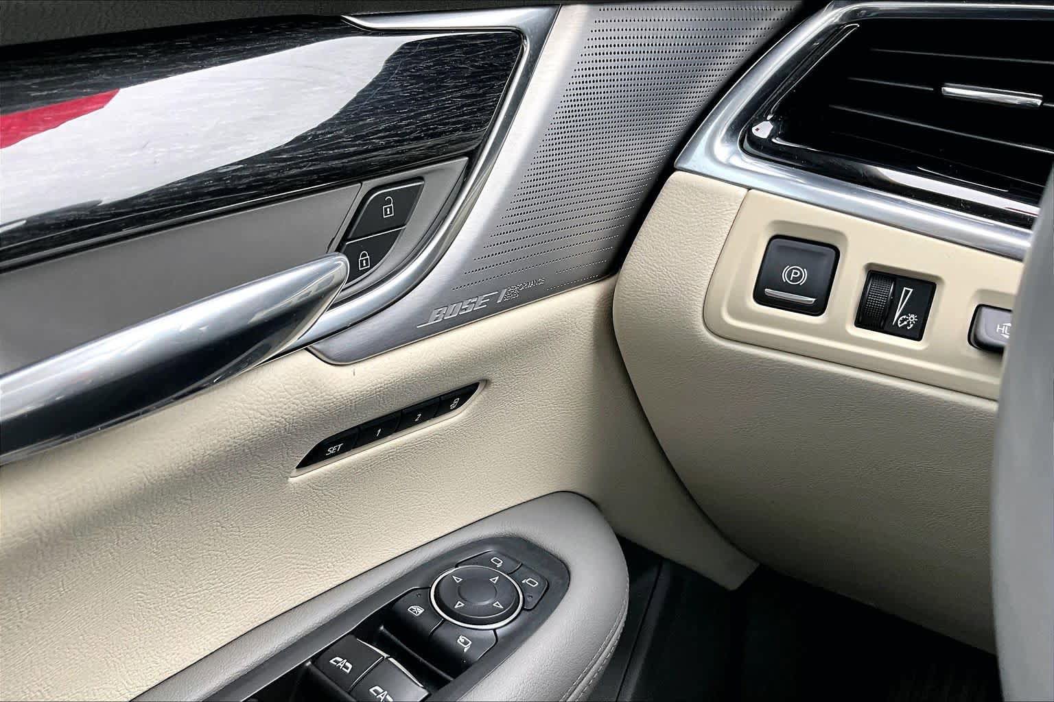 Used 2022 Cadillac XT6 Premium Luxury w/ Technology Package FWD image 36