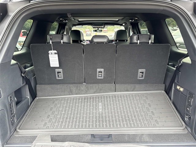 New 2025 Lincoln Navigator Reserve w/ Jet Appearance Package image 12